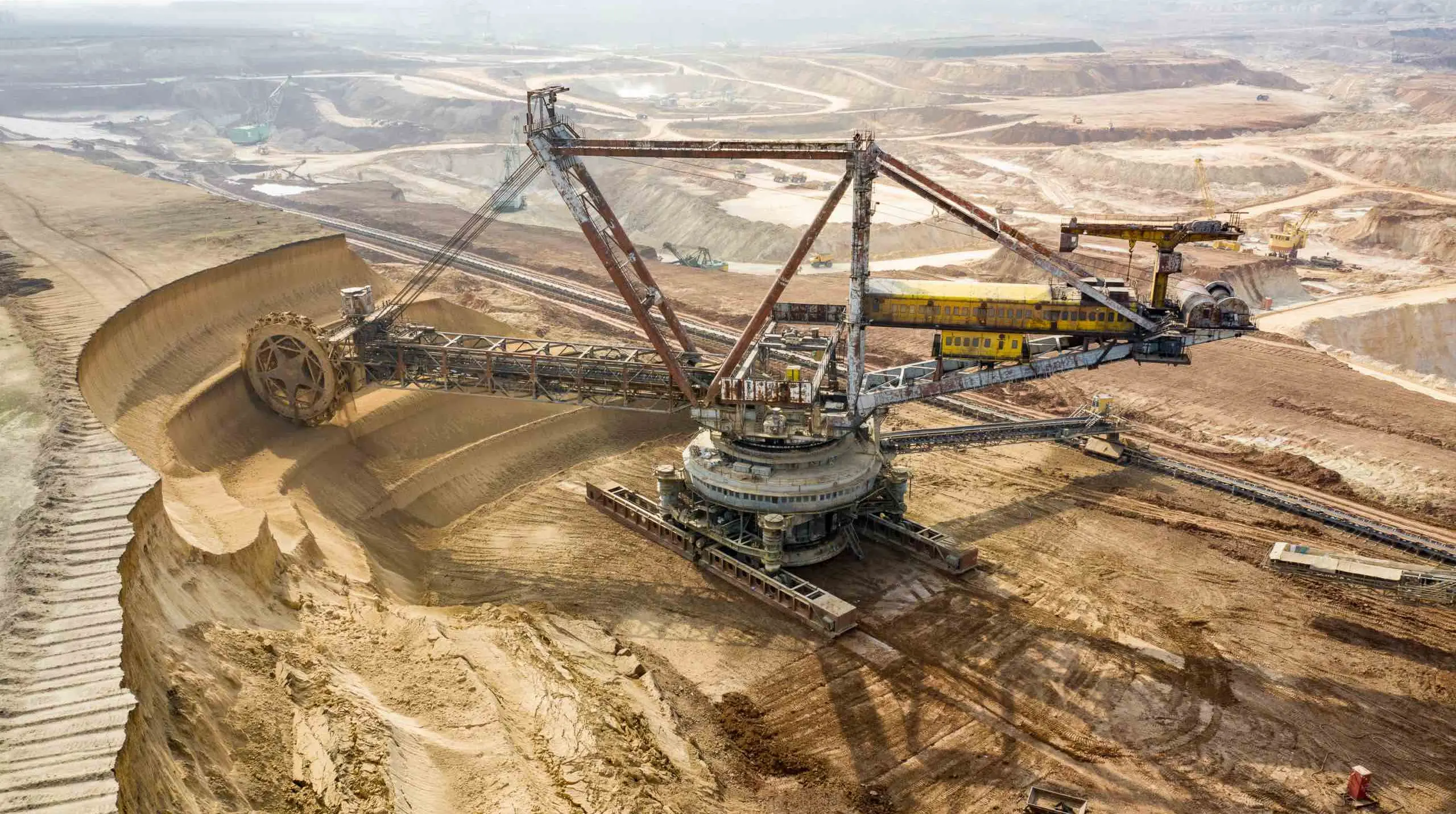 Україна продає свою "титанову перлину" Азербайджану: АМКУ дозволив продаж ОГХК