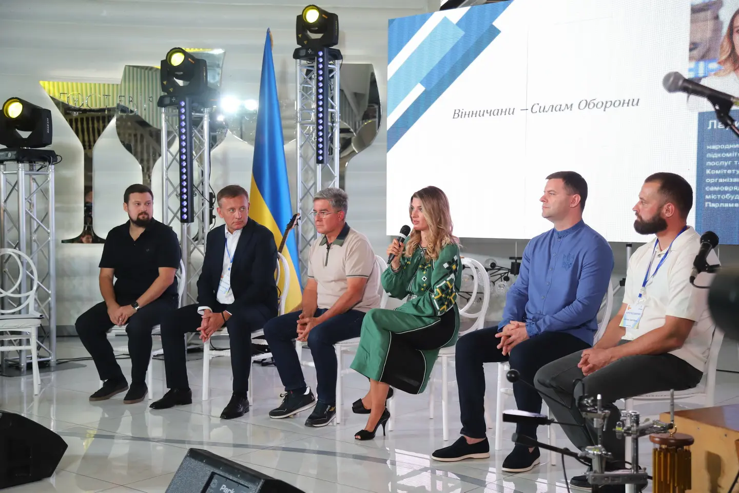 «Вінничани - Силам Оборони»: військовим на фронт передали авто та обладнання ще на три мільйони гривень