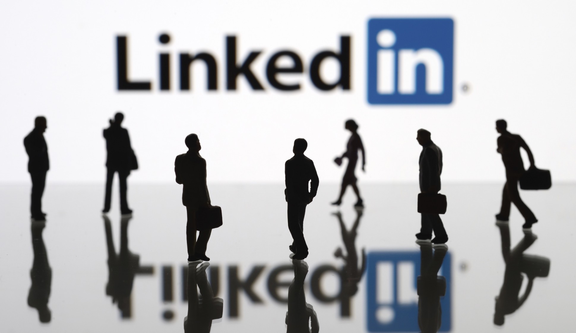 ШІ витісняє молодь з ринку праці: LinkedIn попереджає про кризу стартових посад