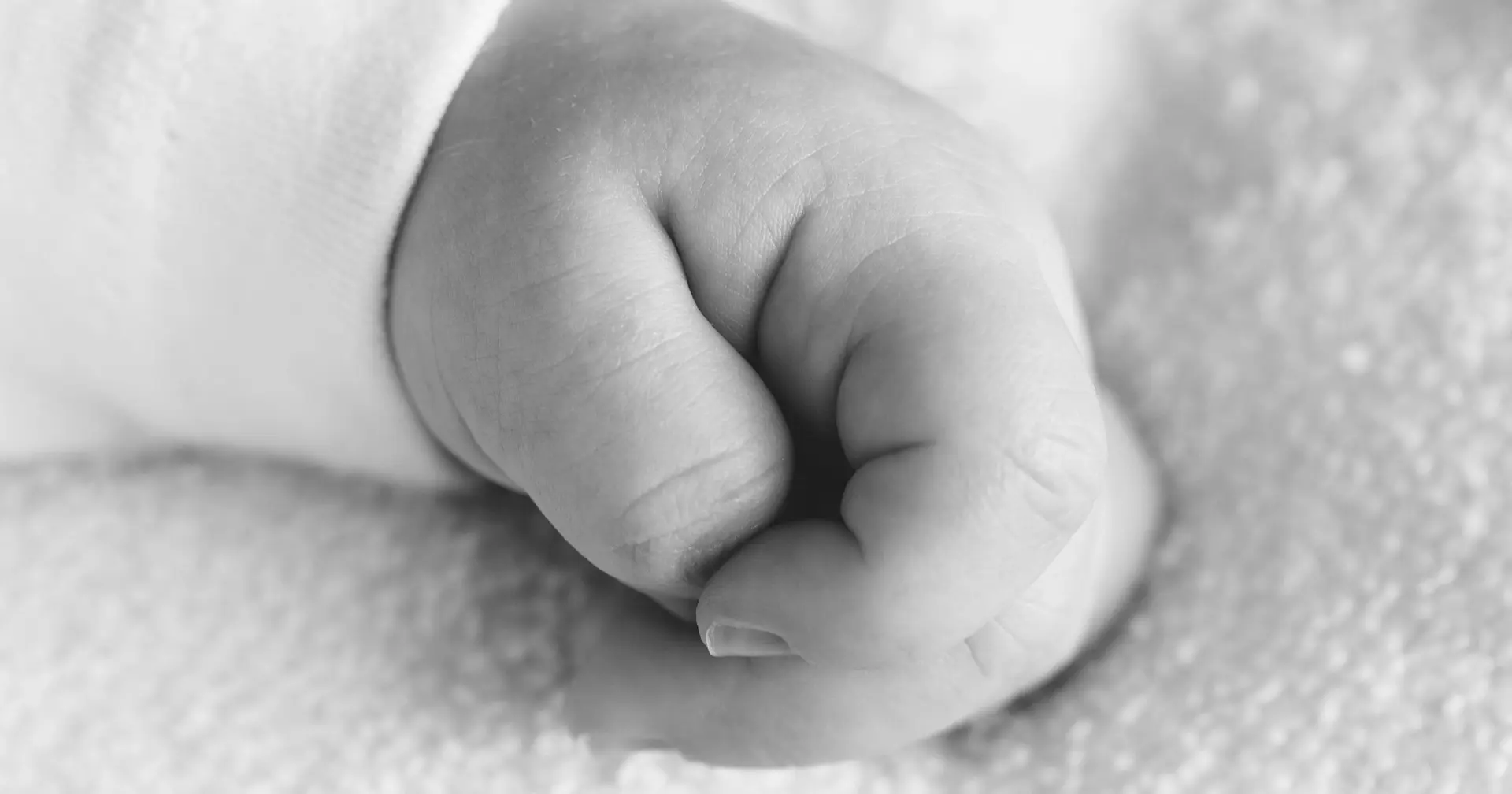 На Рівненщині поліція підозрює 35-річну породіллю у вбивстві немовляти
