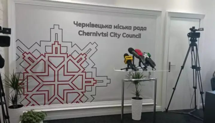 Чернівчани вимагають повернути галерею портретів Почесних громадян міста: зареєстровано петицію