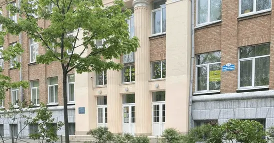 В пошкодженій росіянами школі у Відрадному за 5,9 млн гривень замінять вікна