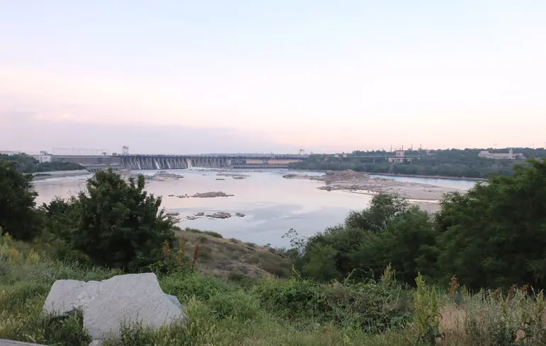 Дно Каховського водосховища постійно горить. Держекоінспекція звернулась до громадян
