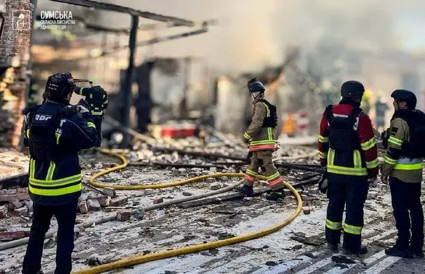 Окупанти атакували дронами Суми: з’явилися фото наслідків