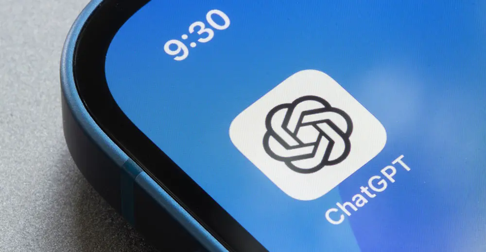 ChatGPT стає головним помічником на iPhone: виклик для Siri