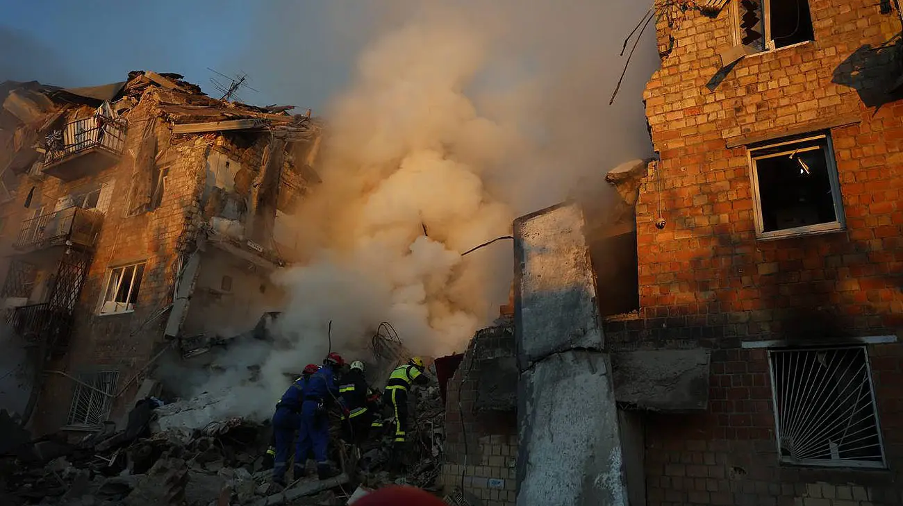 У Києві вже 8 загиблих через російський удар – Зеленський