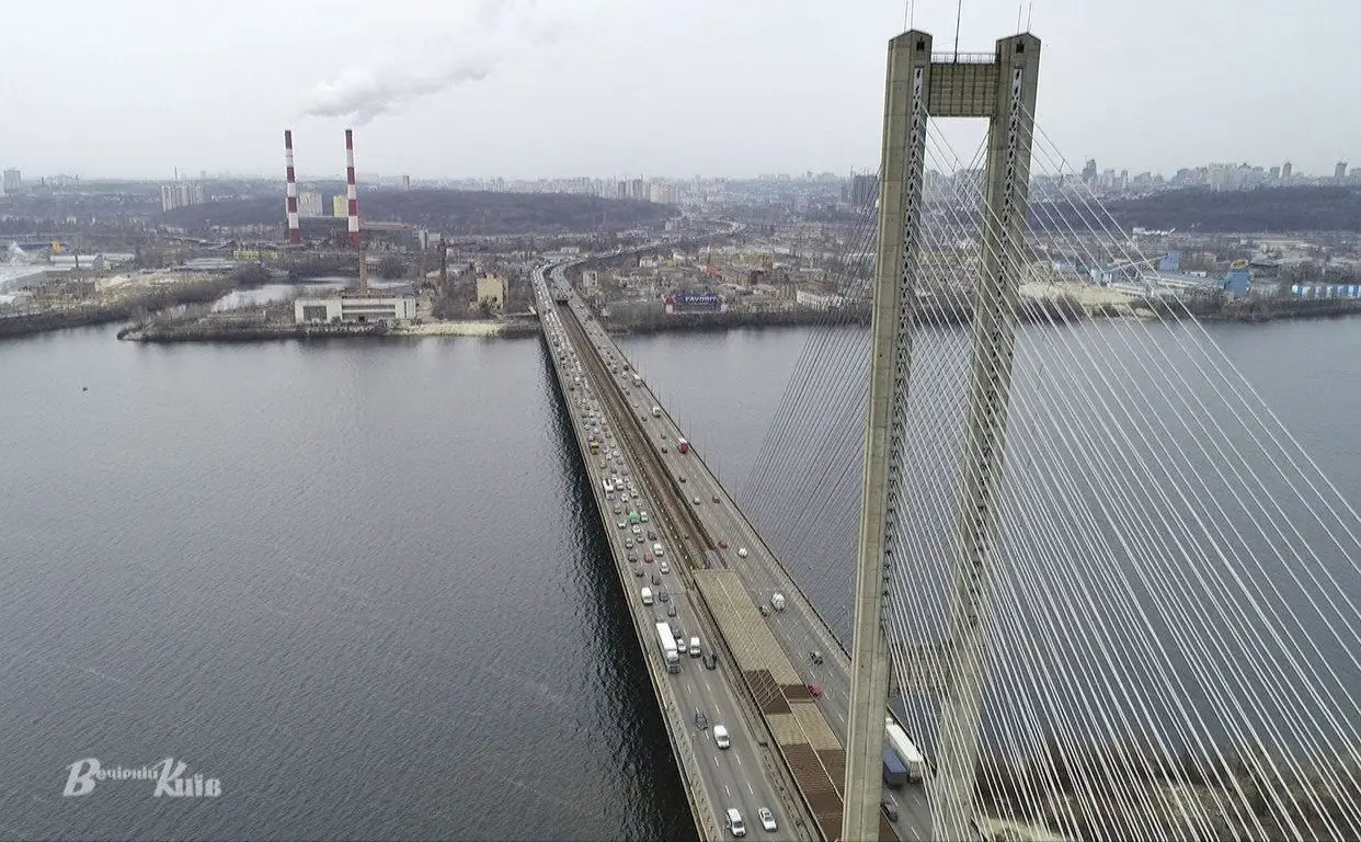 У Києві планують реконструкцію транспортного вузла біля Південного мосту
