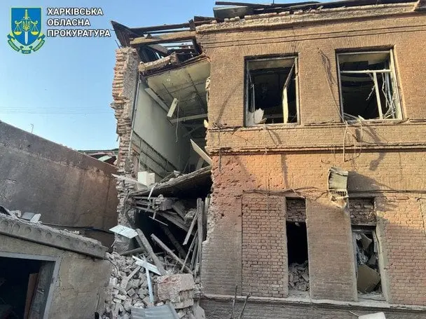Росіяни вдарили по пологовому в Харкові: постраждали жінки та немовлята