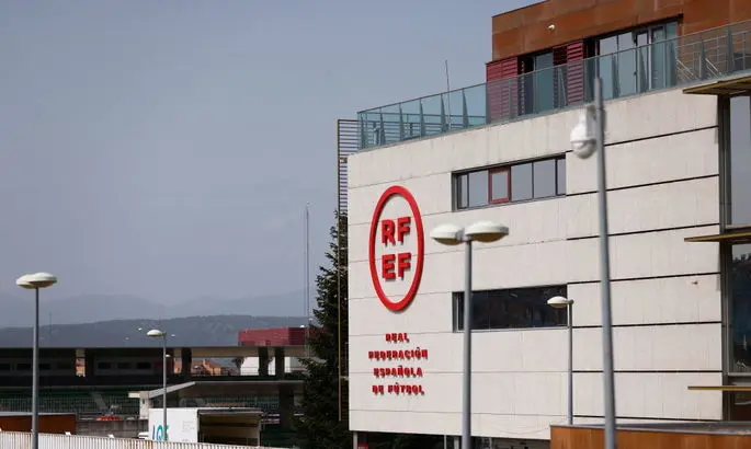 Официально: RFEF разрешила Барселоне и Вильярреалу провести матч в США