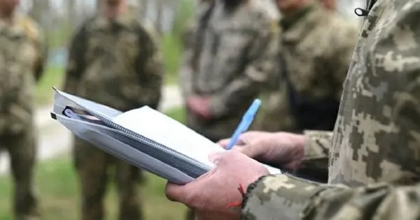 Ухилянта зі Стрия покарали за розпилений газ під час перевірки документів на вулиці