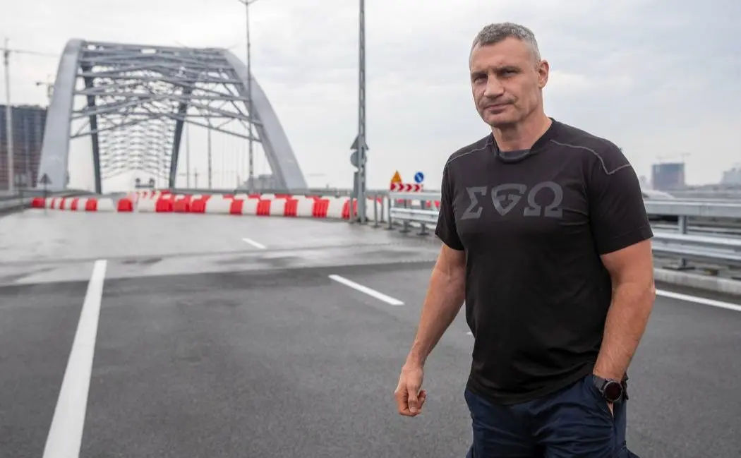 Відкриття всіх смуг на Подільському мосту в Києві: коли чекати?