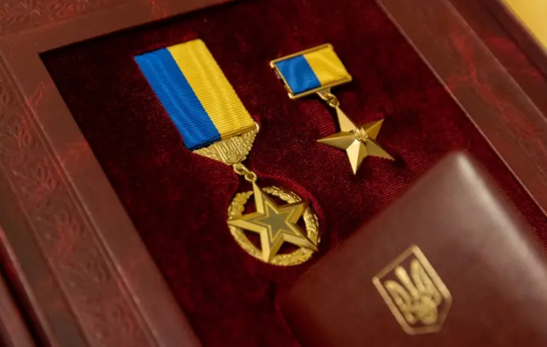 Вшанування героїв: Зеленський нагородив Максима Кривцова та