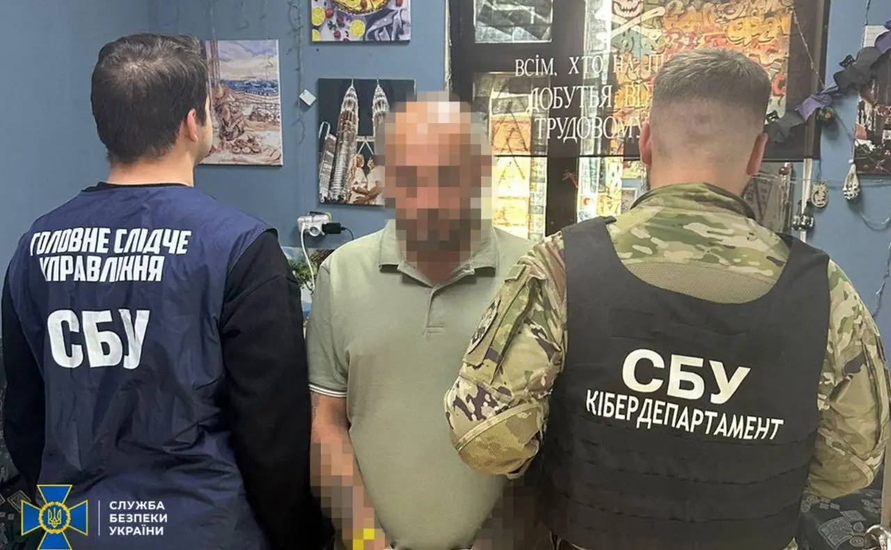 Зрадник встановив біля траси приховану мінікамеру з функцією віддаленого доступу для фсб