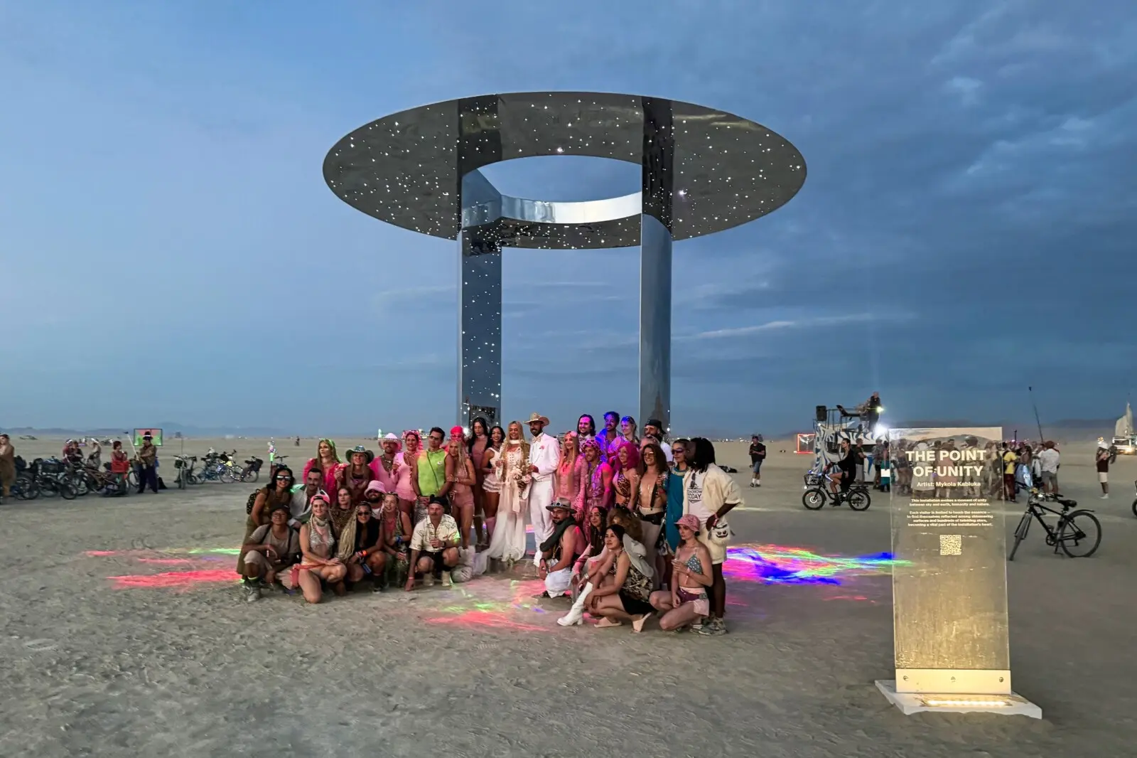 На Burning Man 2025 на арт-об’єкті від Expolight відбулася рекордна кількість весіль