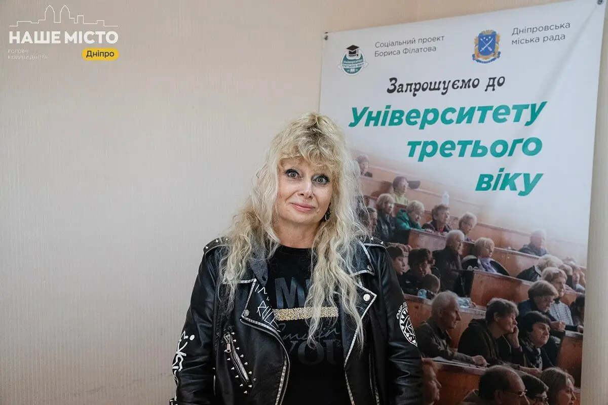 Поміняла вагоноопрокидувачі на модні капелюшки: формула молодості від Ольги Сєрової