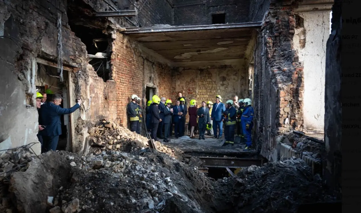 Керівникам 60 дипмісій показали пошкоджену російською атакою будівлю Кабміну