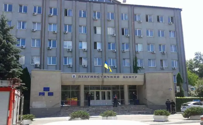 В діагностичному центрі у Чернівцях люди за три тижні займають чергу, щоб лише записатися на обстеження