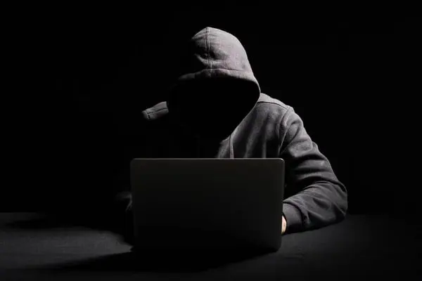 У Румунії заарештували 13 хакерів, які могли обікрасти податкову службу Британії
