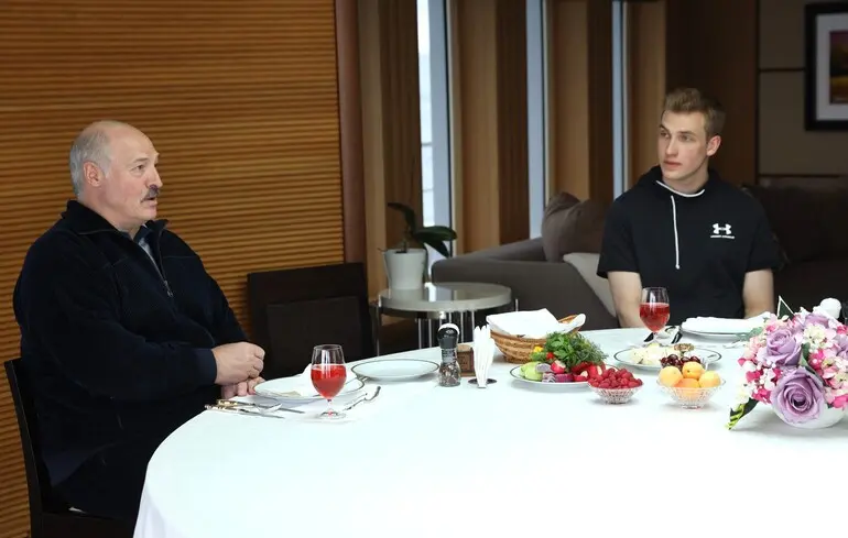 Лукашенко заявив про відмову від нового терміну та назвав умови для
