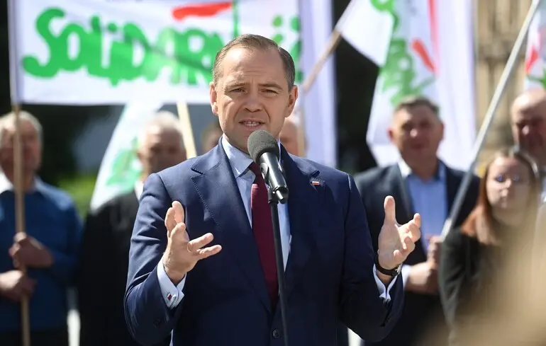 Протидія вступу України в НАТО та заборона на відправку військових: кандидат у президенти Навроцький підписав декларацію із колишнім опонентом
