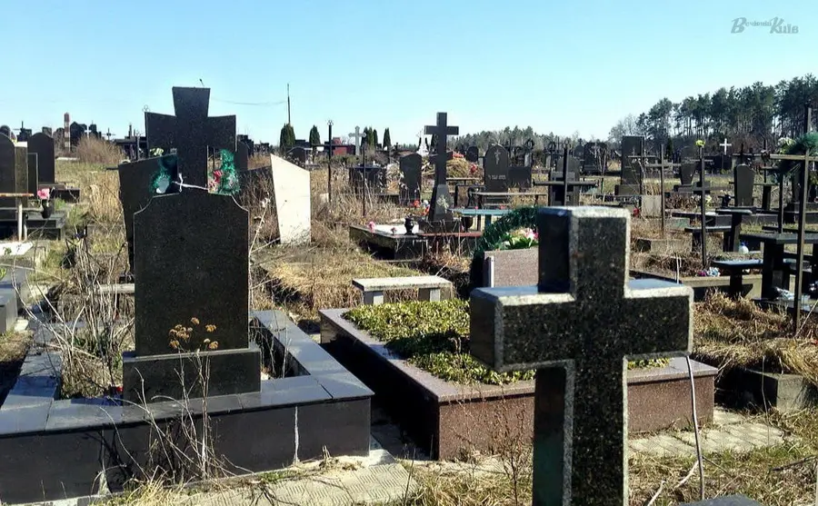 У селі на Вінниччині здійснили наругу над могилами
