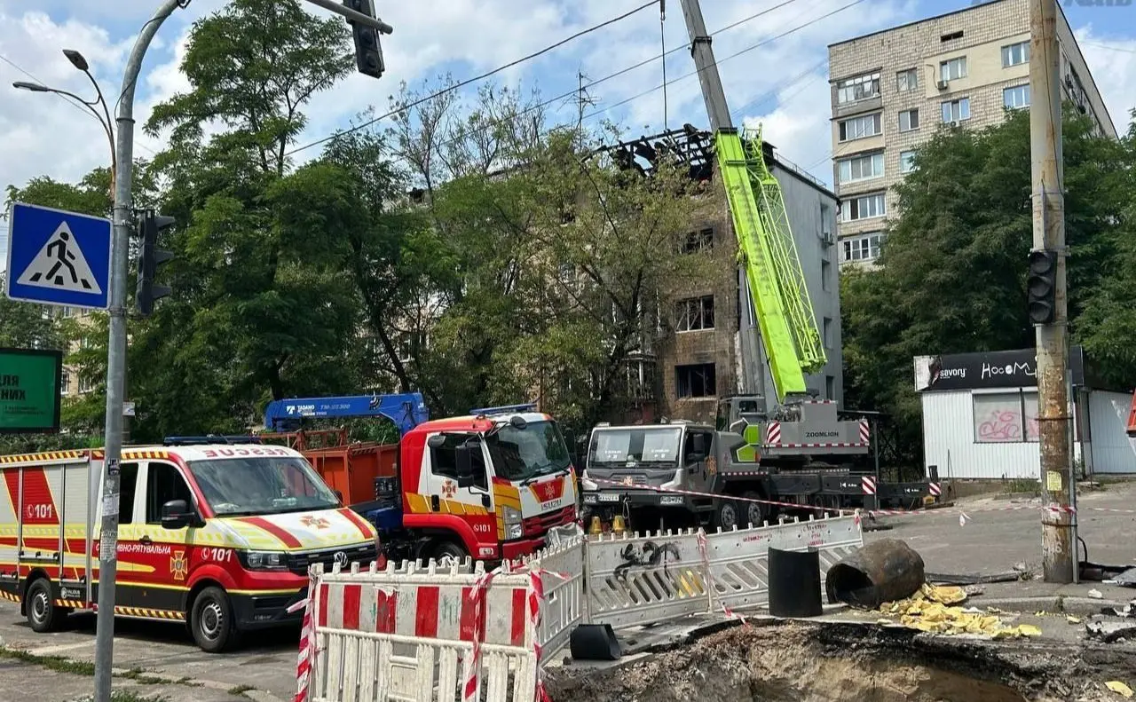 Після ворожого обстрілу у Києві та області споживачам повернули світло