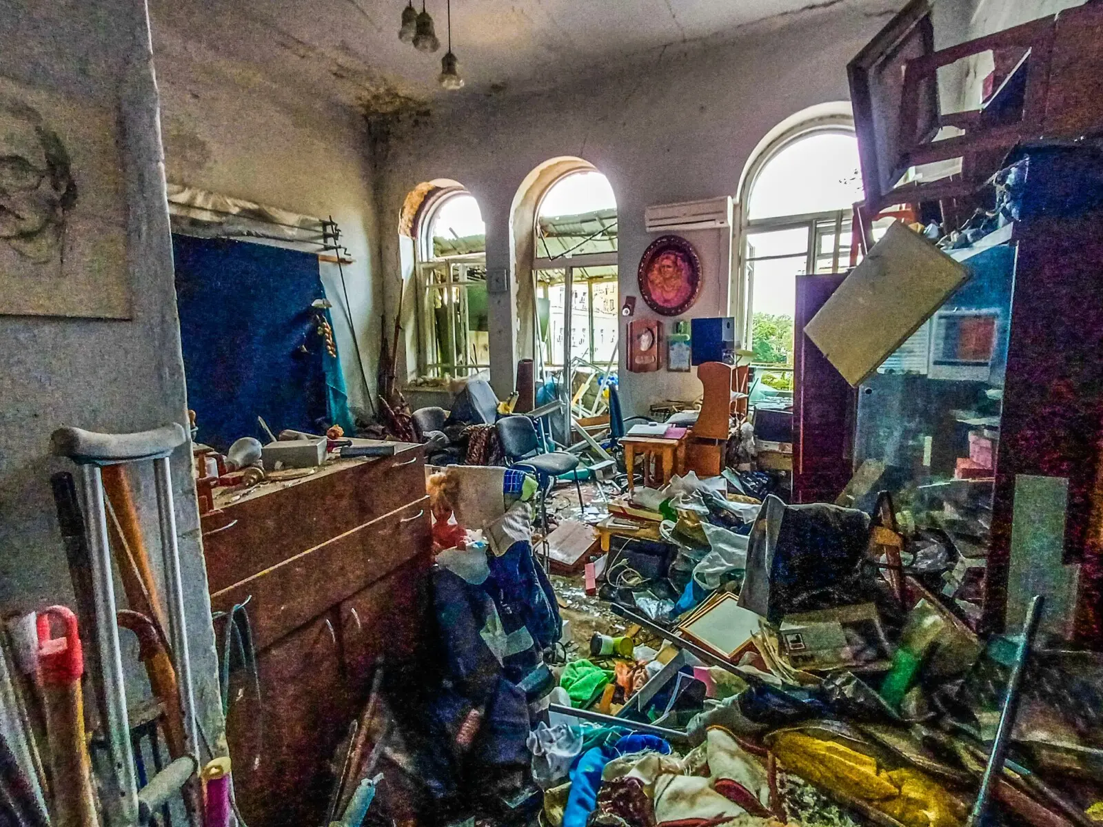 Внаслідок атаки на Дніпро 30 вересня поранено фотожурналіста та зруйнована його квартира